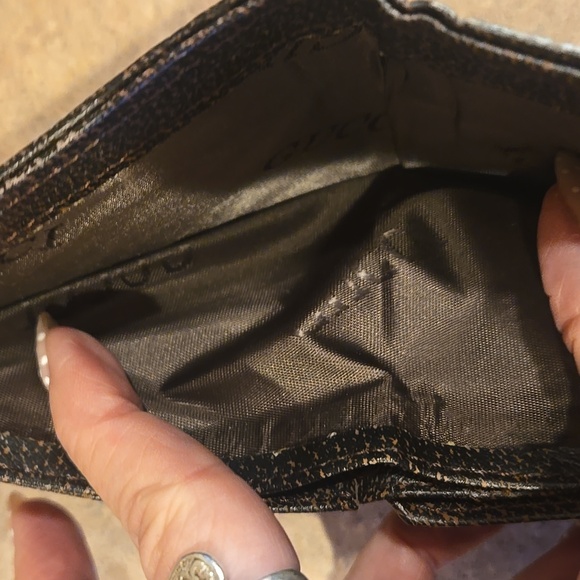 Designer Inspired Stylish Wallet - Picture 5 of 9